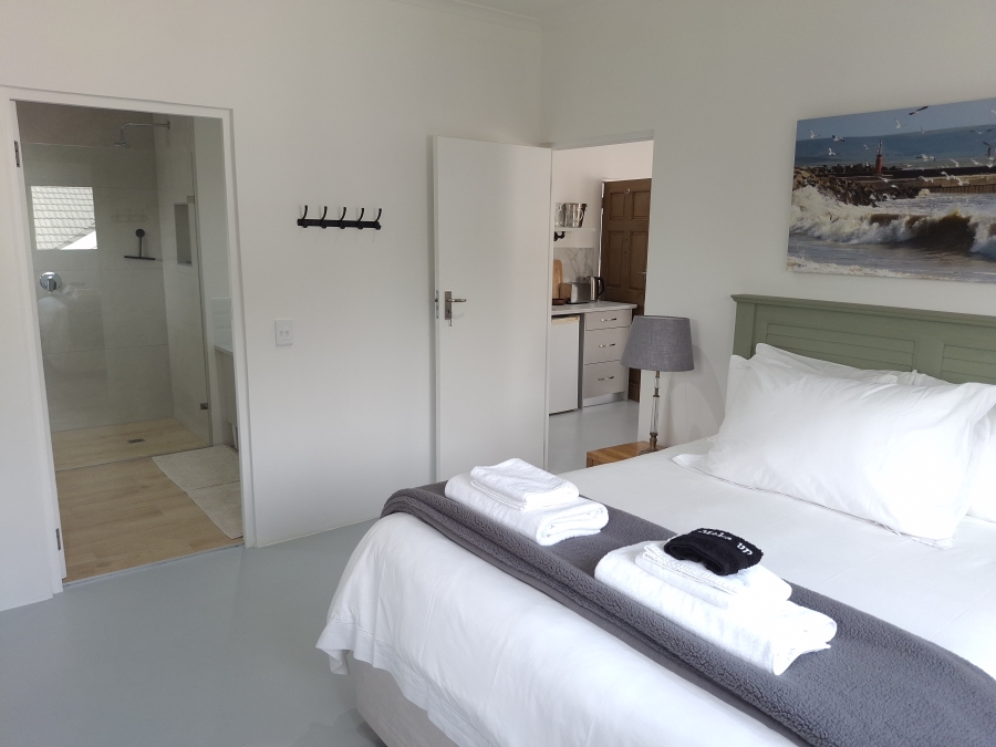 To Let 1 Bedroom Property for Rent in Clovelly Western Cape
